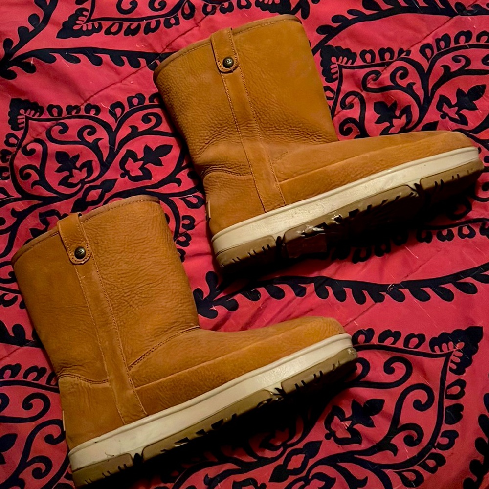 UGG boots!! Size 9US